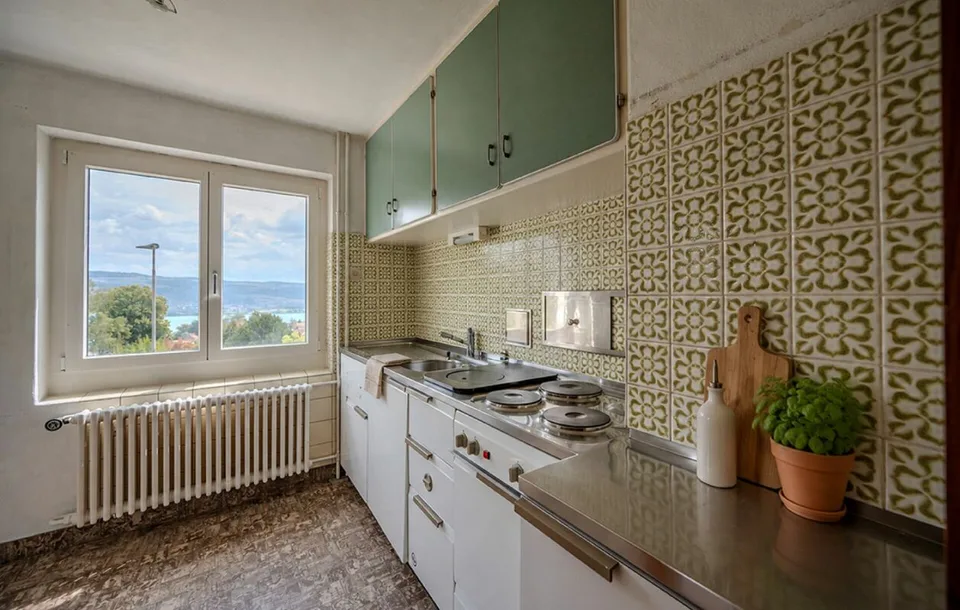Charming jewel of a house with lake view – photo 4 of 13