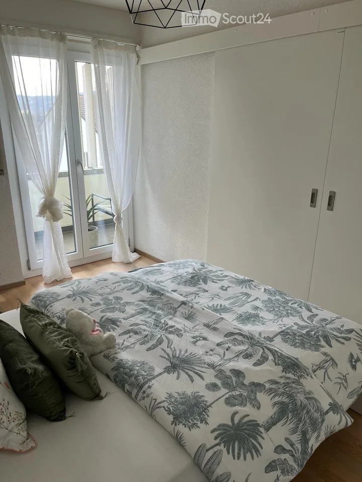 Helles 4,5-Zimmer-Wohnung möbliert – Foto 3 von 5