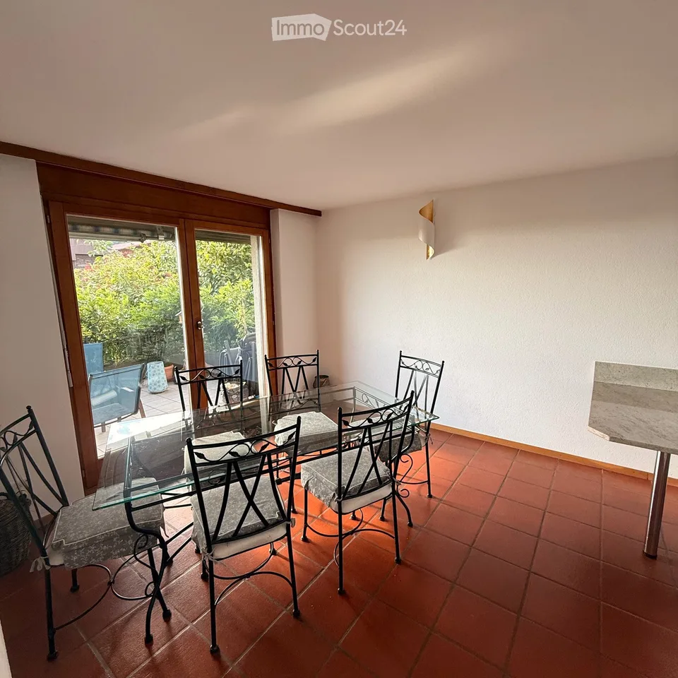 Bright 4.5-room apartment with a view in Lamboing