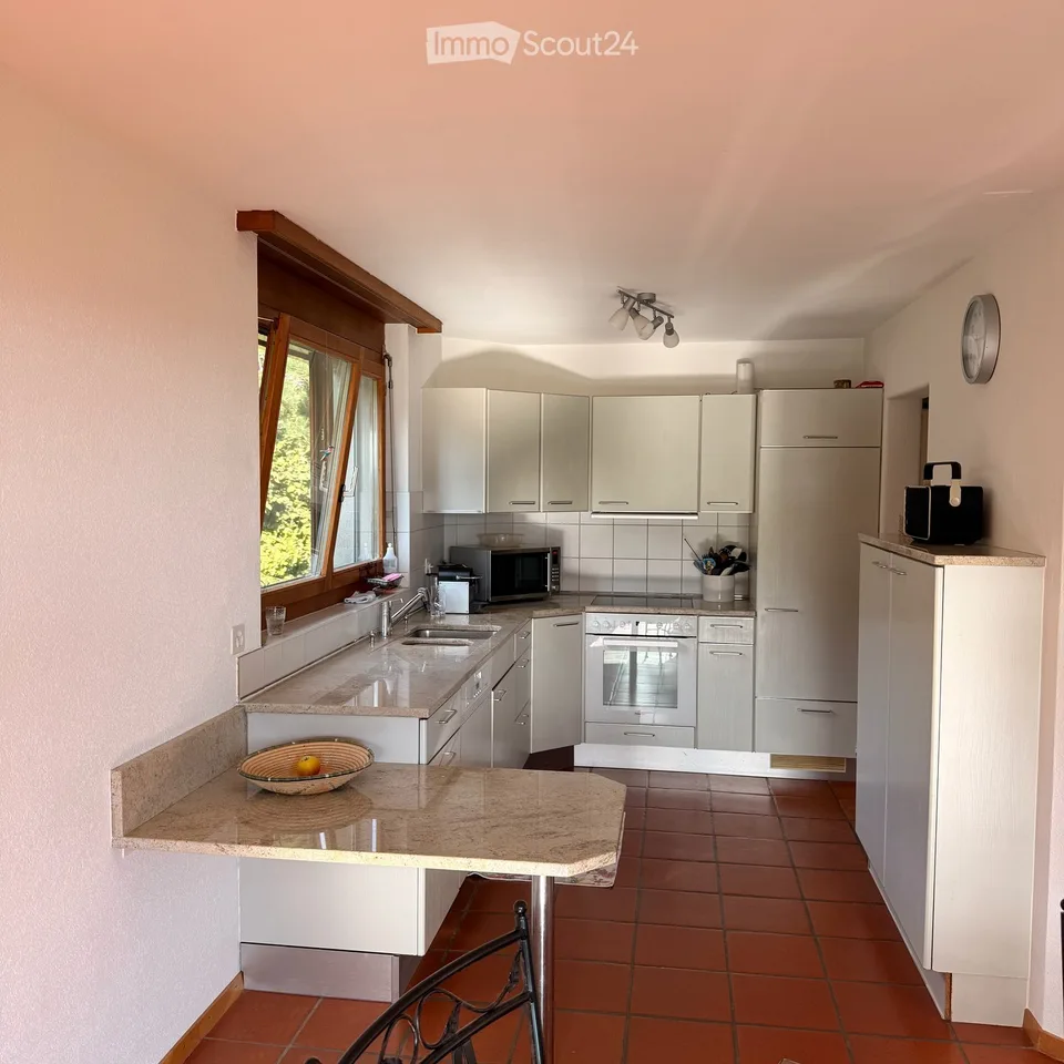 Bright 4.5-room apartment with a view in Lamboing