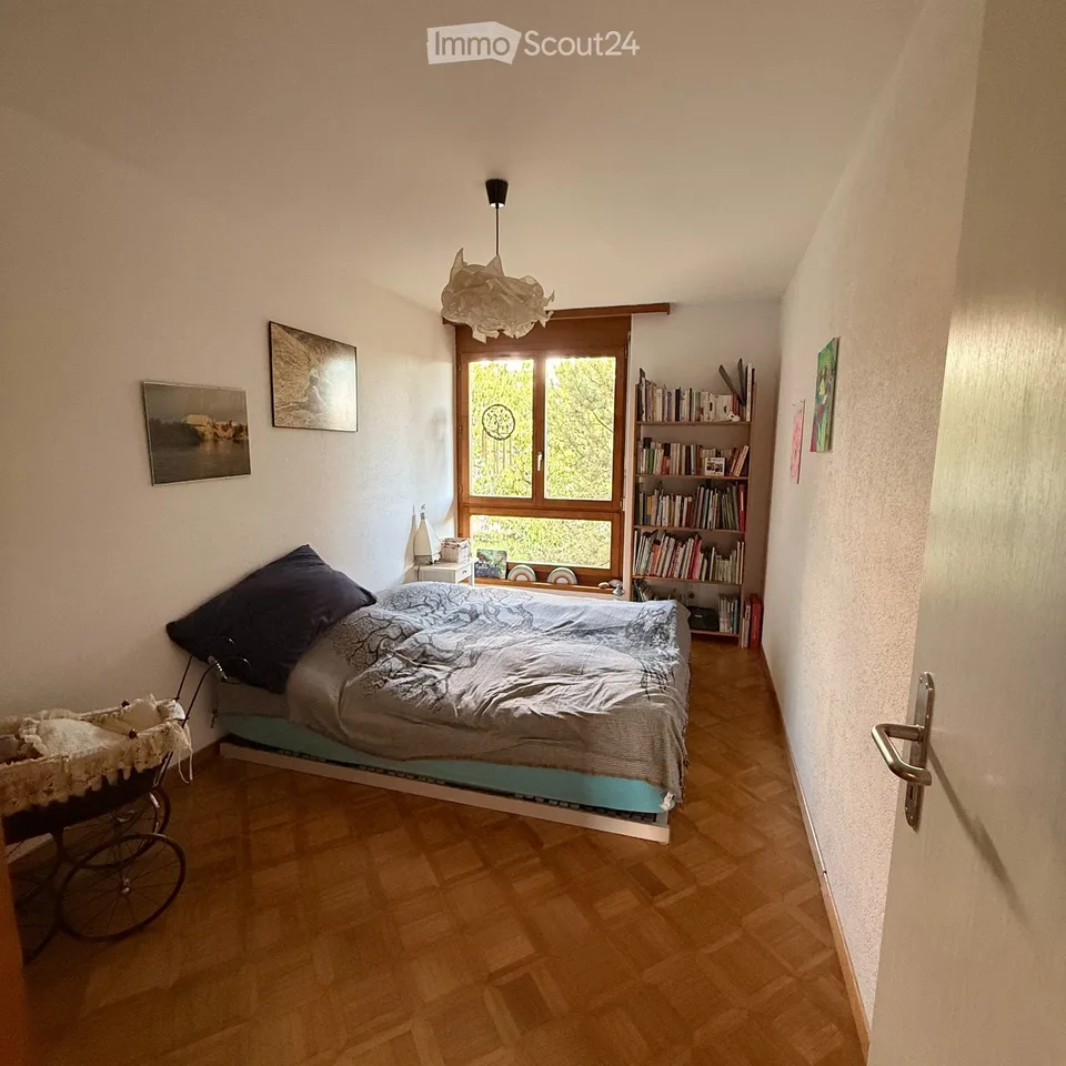 Bright 4.5-room apartment with a view in Lamboing