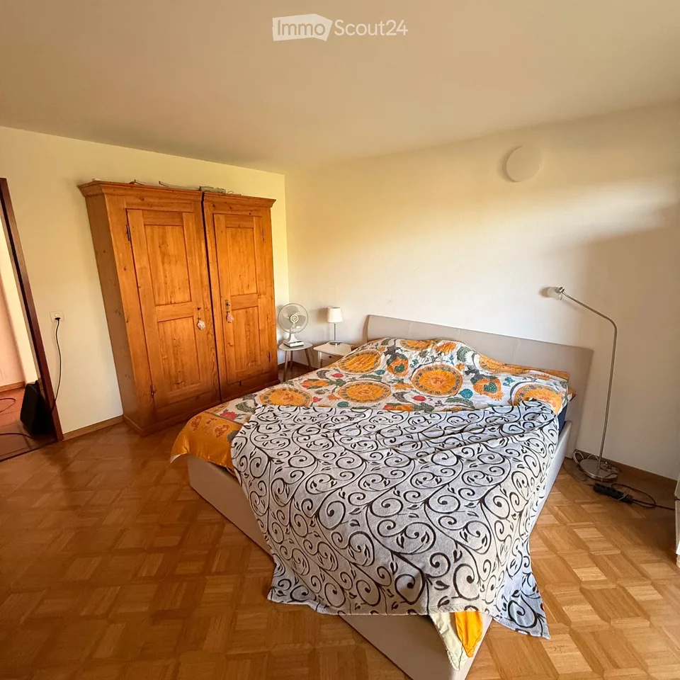 Bright 4.5-room apartment with a view in Lamboing