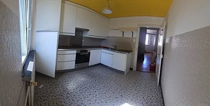 Helle 2-Zimmer-Altbau-Wohnung mit Balkon