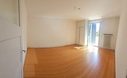 Helle 2-Zimmer-Altbau-Wohnung mit Balkon