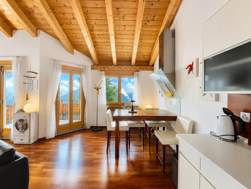 Alpiner Wohntraum mit Galerie und einzigartigem Panorama – Foto 4 von 6