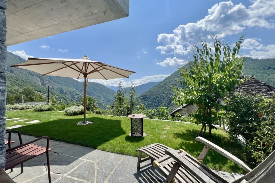 "Architektur trifft Natur" - Modernes Wohnen im Valle Onsernone mit herrlicher Aussicht - Bestzustand / Erstwohnsitz – Foto 3 von 30