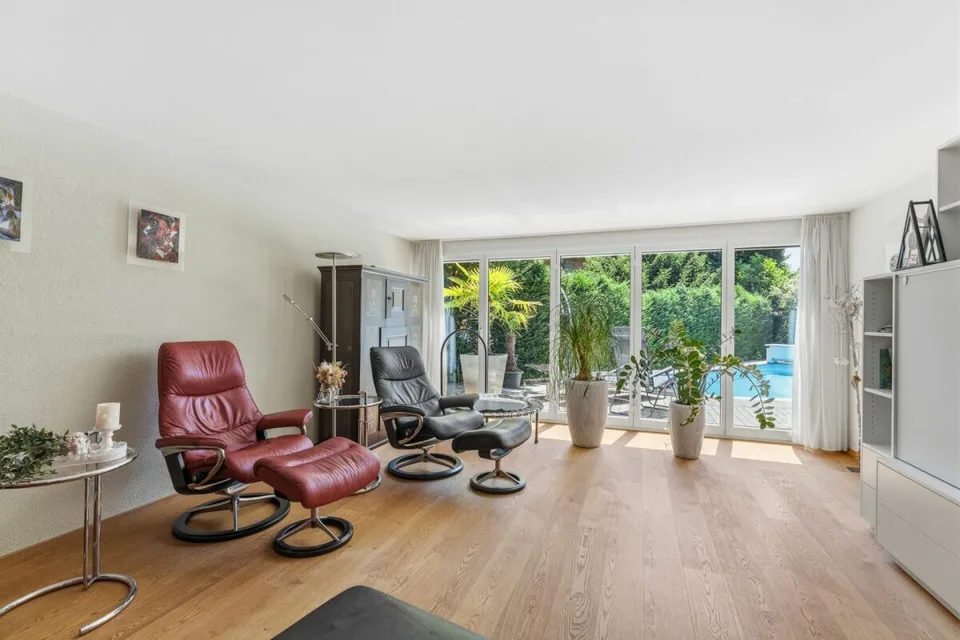 Modern. Spacious. Unique. 7½-room single-family house with pool – photo 8 of 20