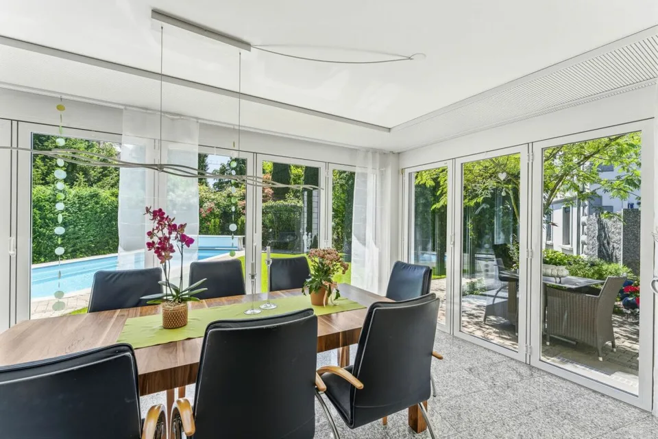 Modern. Spacious. Unique. 7½-room single-family house with pool – photo 12 of 20