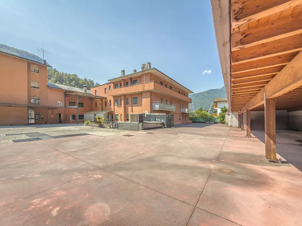 Hotel-, Gastronomie- und Wohnensemble in Chiavenna – Foto 12 von 14