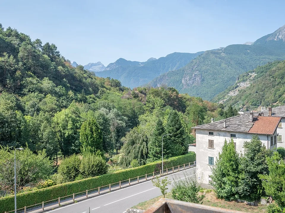 Hotel-, Gastronomie- und Wohnensemble in Chiavenna – Foto 8 von 14