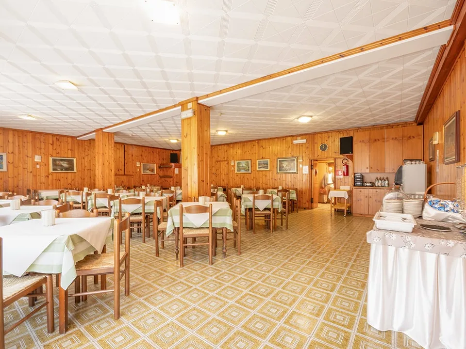 Hotel-, Gastronomie- und Wohnensemble in Chiavenna – Foto 5 von 14