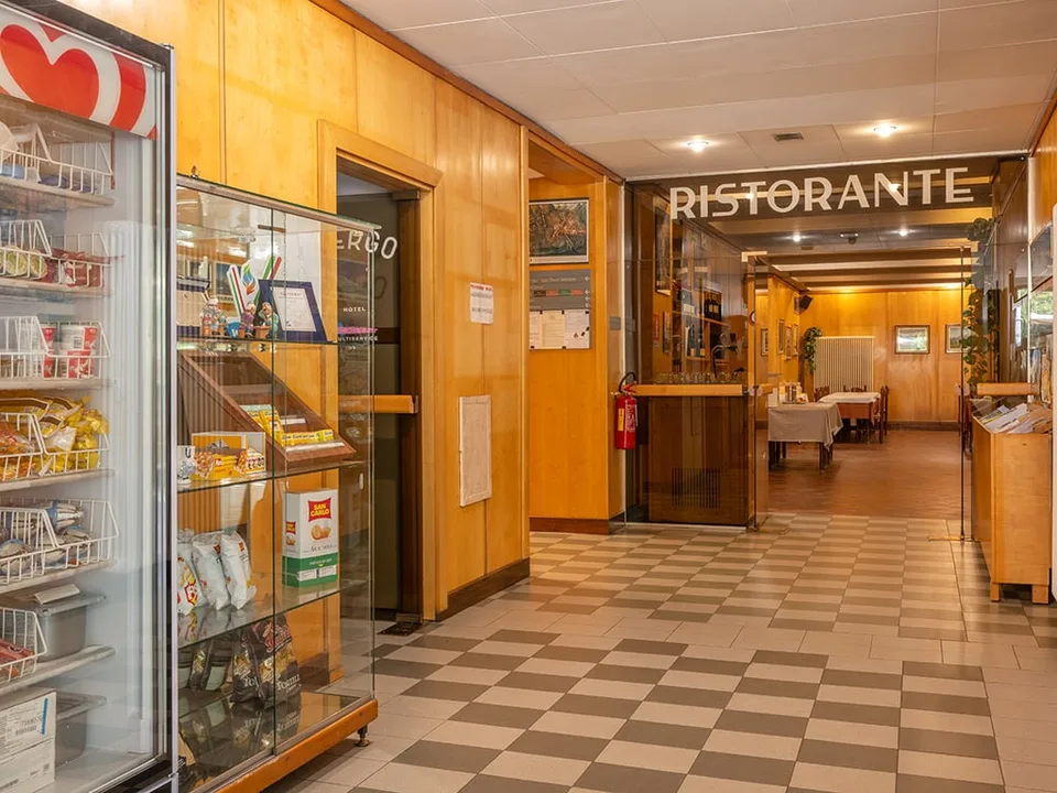 Hotel-, Gastronomie- und Wohnensemble in Chiavenna – Foto 3 von 14