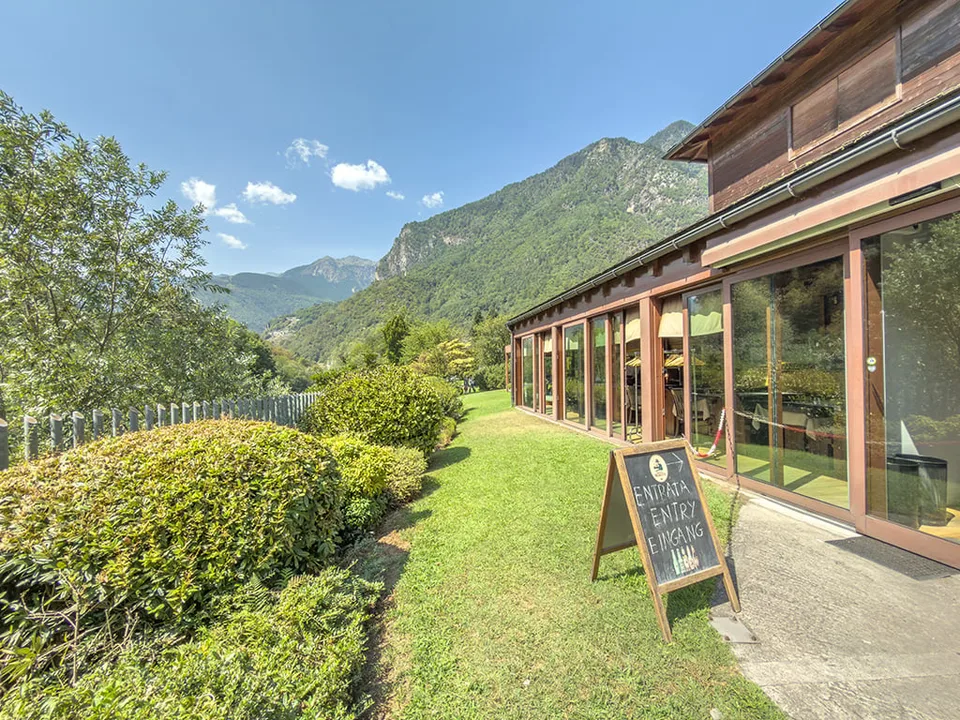 Hotel-, Gastronomie- und Wohnensemble in Chiavenna – Foto 14 von 14