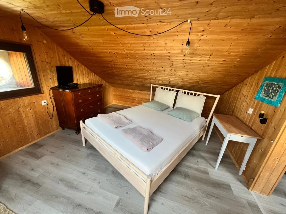 Rooms for rent in large house