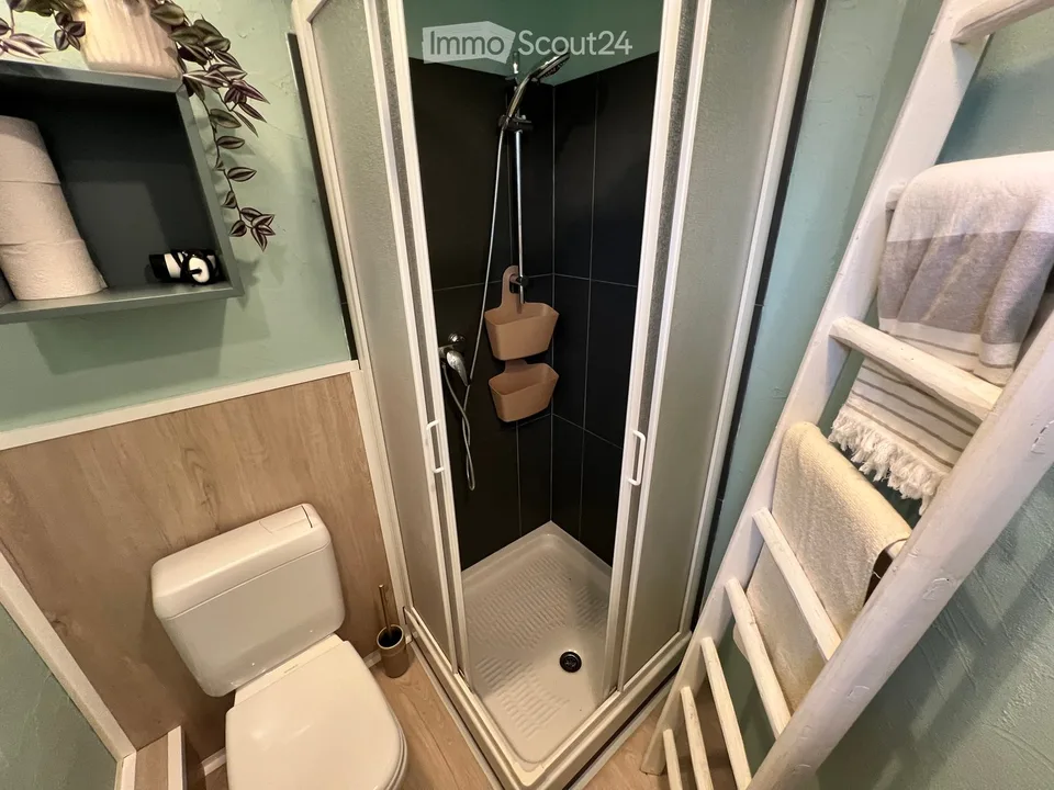 Rooms for rent in large house