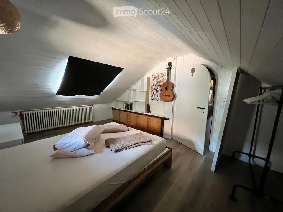 Rooms for rent in large house