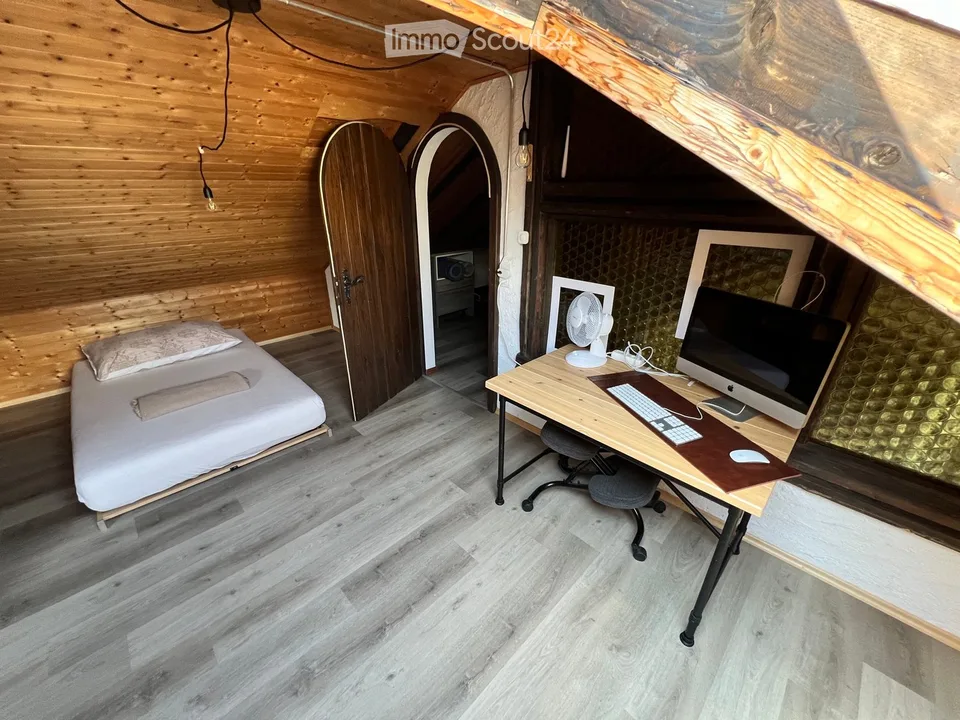 Rooms for rent in large house