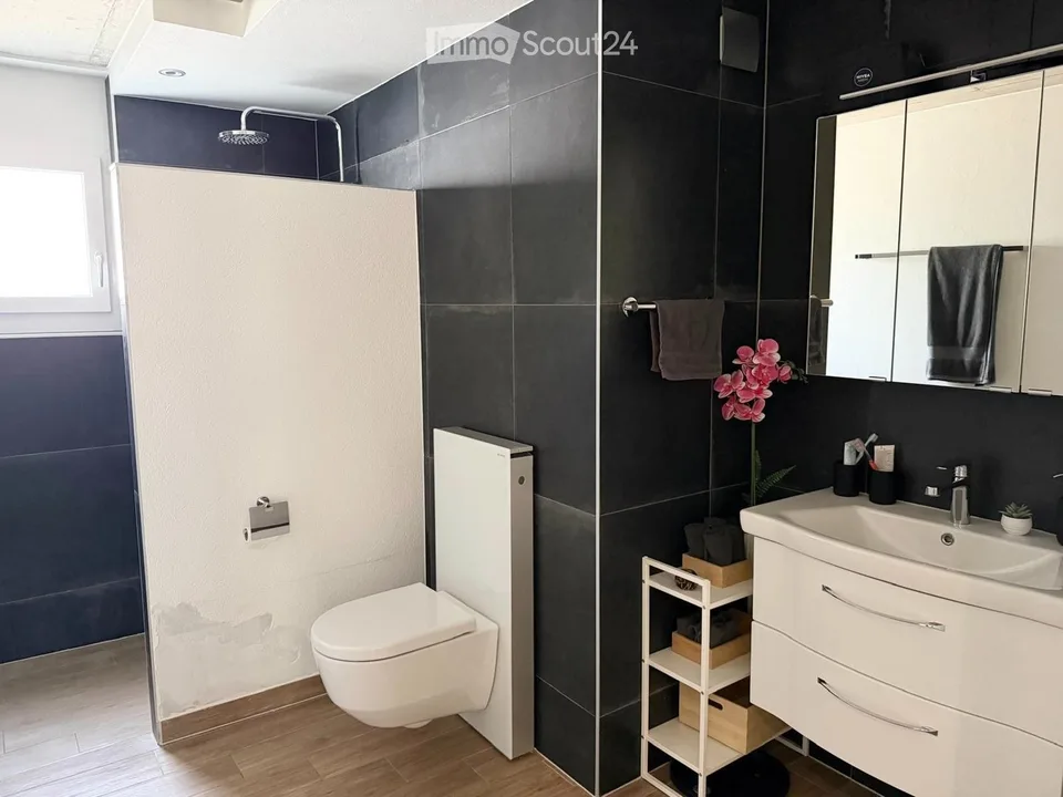 Schönes 2.5-Zimmer-Apartment im Erdgeschoss zu vermieten in Saxon, Einzugstermin 1. Oktober