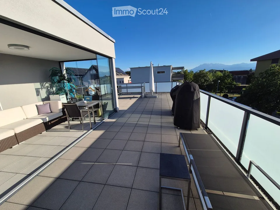 Modern 4.5-room attic apartment in Hochdorf – First-class living with a far-reaching view