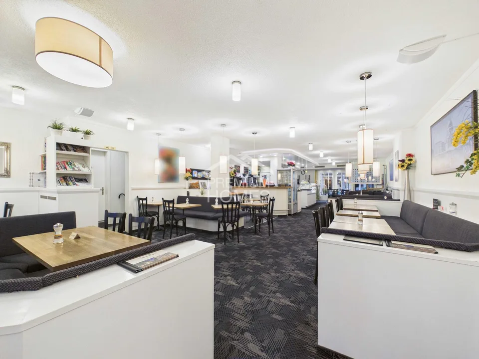 Stilvolles Café & Bistro mit einzigartigem Altstadtflair – Foto 4 von 9