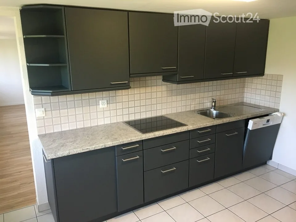 Bel appartement spacieux 5.5 pièces - 2e étage à l'extérieur de Flawil