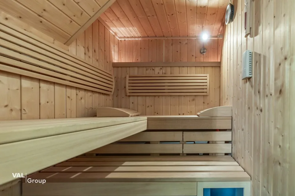 Appartamento attico esclusivo 4.5 locali con terrazza spaziosa e sauna a Visp