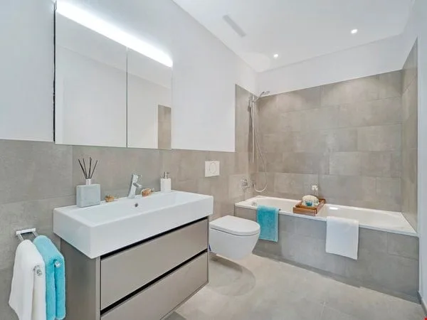 Appartement au bord du ruisseau du village avec beaucoup de lumière