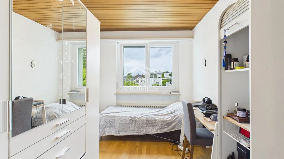 Casa familiare da sogno con camino e giardino soleggiato – foto 8 di 24