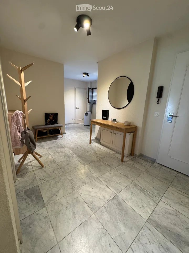 5,5 Zimmer – 140 m² – Schwimmbad – 2 Parkplätze – 200 m vom See