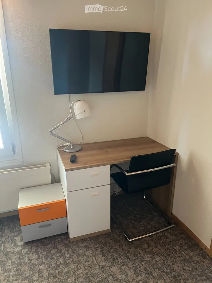 Möbliertes Zimmer mit Dusche/WC zu vermieten