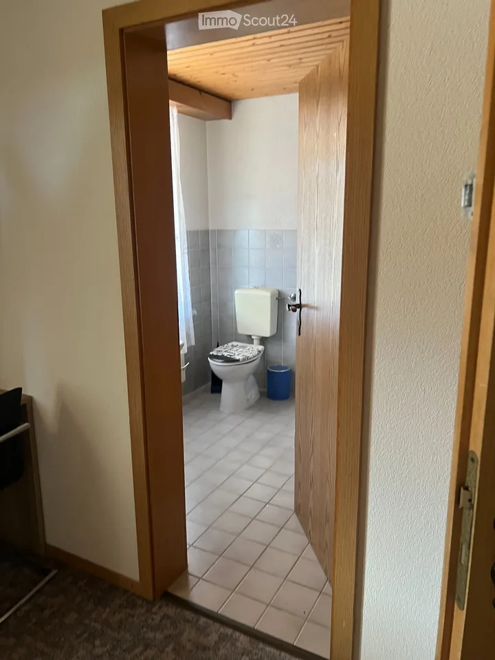 Möbliertes Zimmer mit Dusche/WC zu vermieten