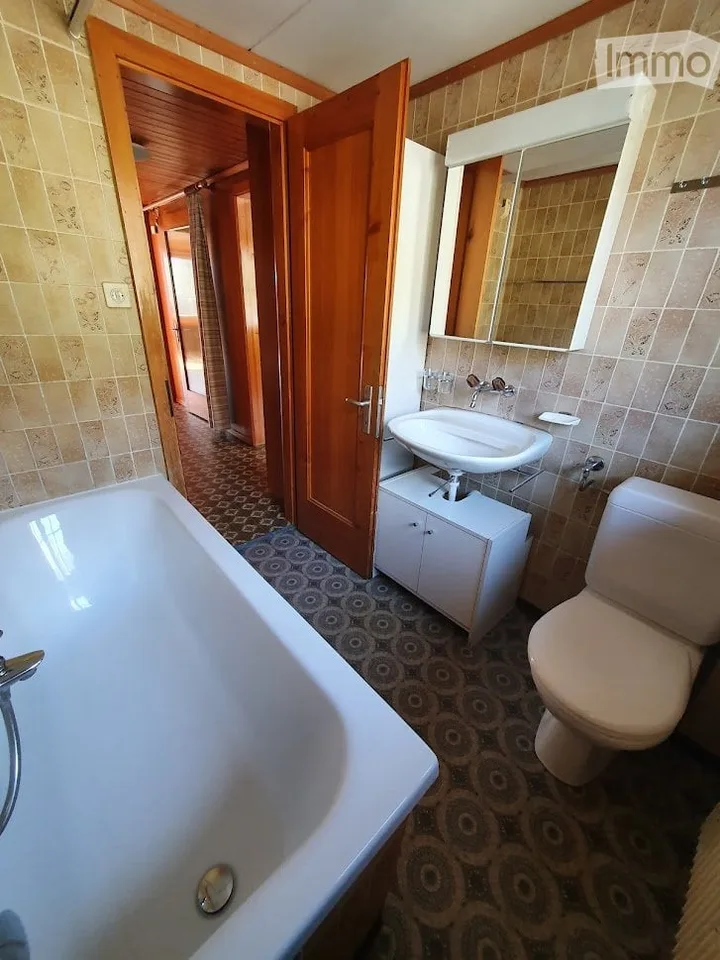 Centrally located 3.5-room apartment with balcony for rent