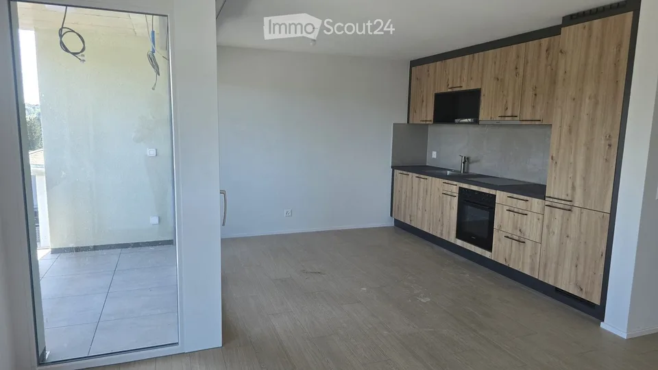 Neue Dachgeschosswohnung in Matran, mit superber Aussicht und Parkplatz