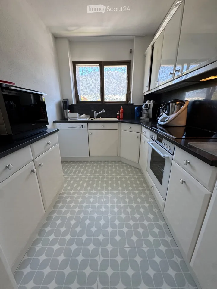 5,5 Zimmer 140 m² Schwimmbad 2 Parkplätze 200 m vom See