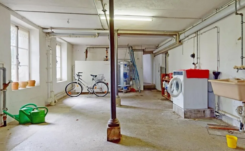 Un edificio residenziale unico e bellissimo con tre appartamenti enormi, che potrebbero anche essere ideali come ufficio – foto 29 di 29