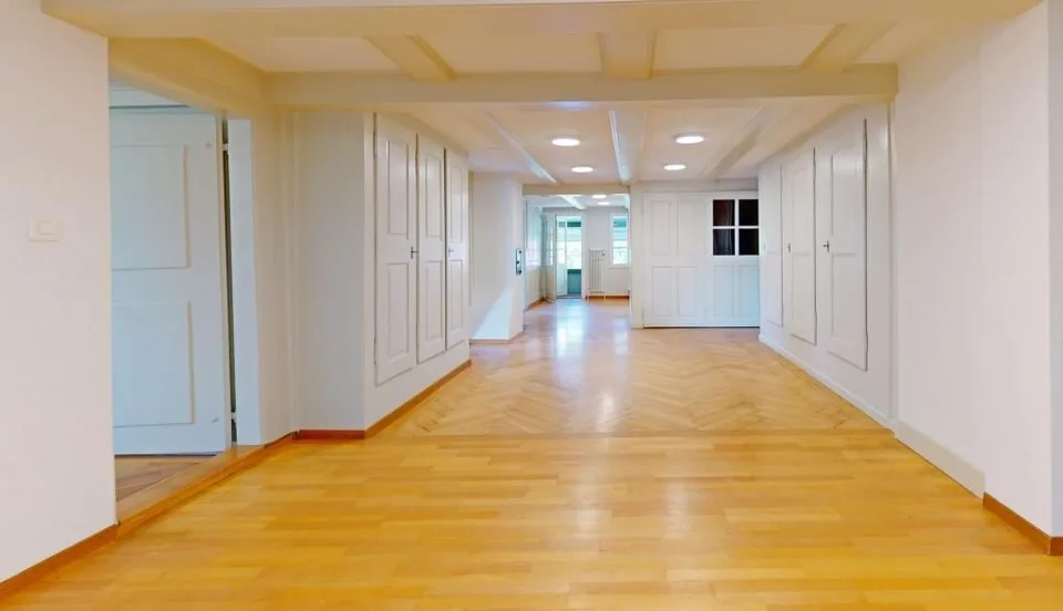 Un edificio residenziale unico e bellissimo con tre appartamenti enormi, che potrebbero anche essere ideali come ufficio – foto 17 di 29