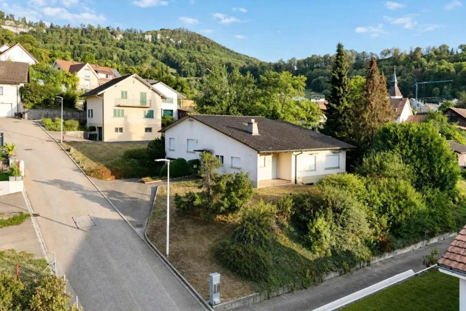 1'507 m2 Bauland an sonniger Lage mit renovationsbedürftigem Einfamilienhaus – Foto 2 von 20