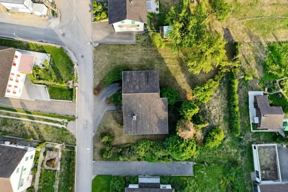 1'507 m2 Bauland an sonniger Lage mit renovationsbedürftigem Einfamilienhaus – Foto 17 von 20