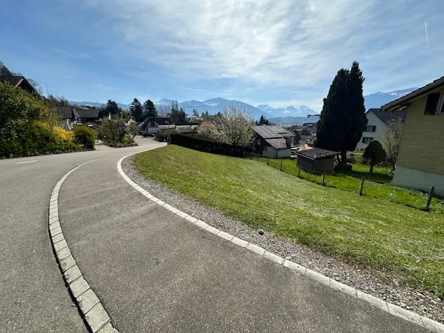 Terrain à bâtir attractif avec pente sud et vue panoramique en droit de construction – photo 3 sur 8