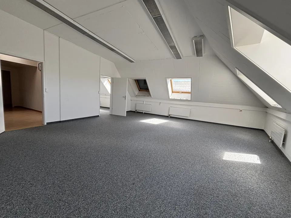 Spacious office space in Lilie Shoppingpoint – photo 3 of 9