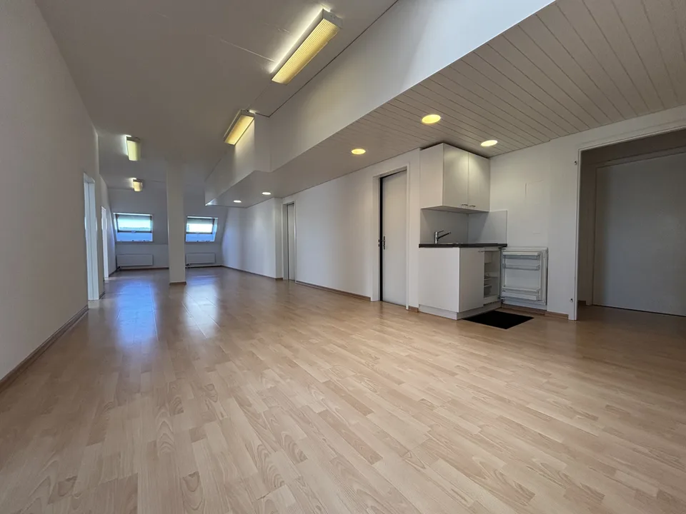 Spacious office space in Lilie Shoppingpoint – photo 2 of 9