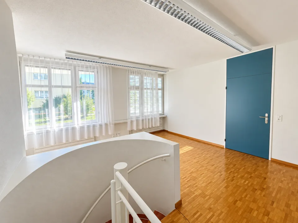 Espace commercial/bureau lumineux et polyvalent sur deux étages – photo 3 sur 4