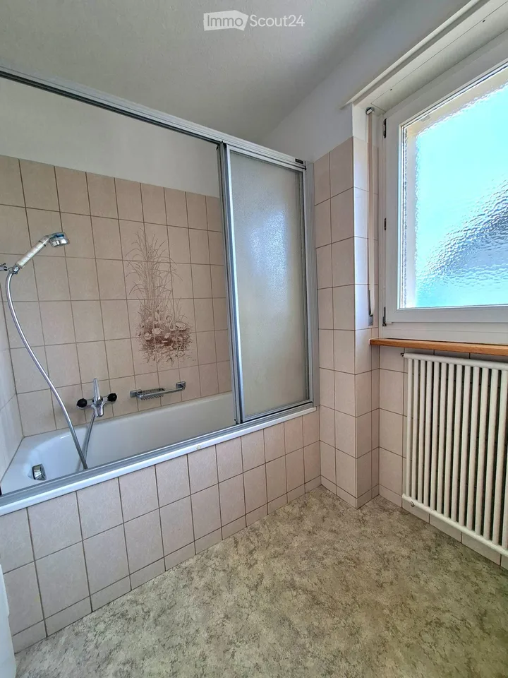 Grand, charmant et central appartement 4.5 pièces avec balcon/rénové
