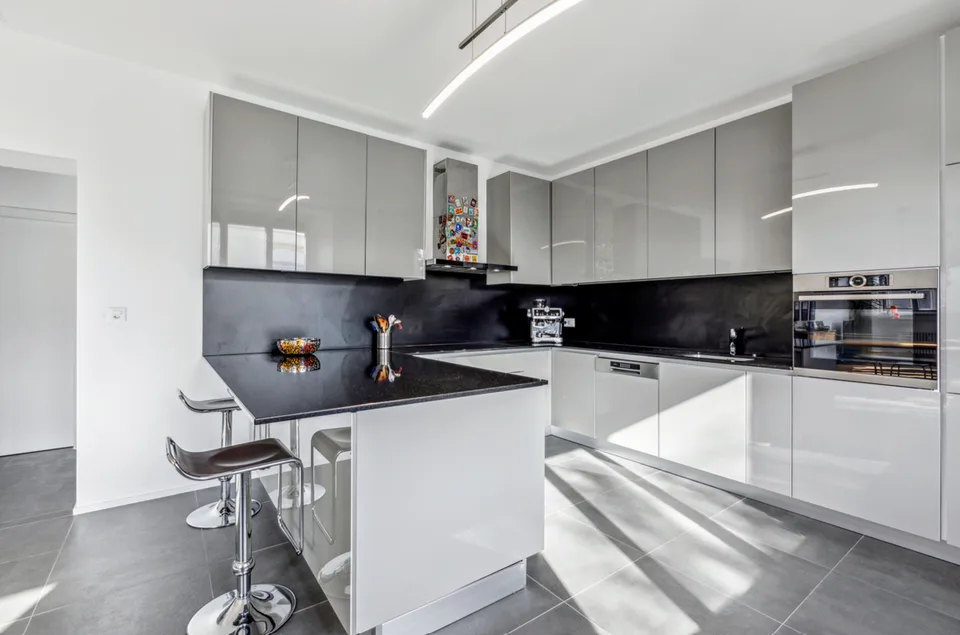 La Chaux-de-Fonds, spacieux appartement de 3,5 pièces (105 m2) avec place de parc extérieure – photo 3 sur 20