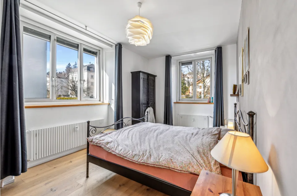 La Chaux-de-Fonds, spacieux appartement de 3,5 pièces (105 m2) avec place de parc extérieure – photo 2 sur 20