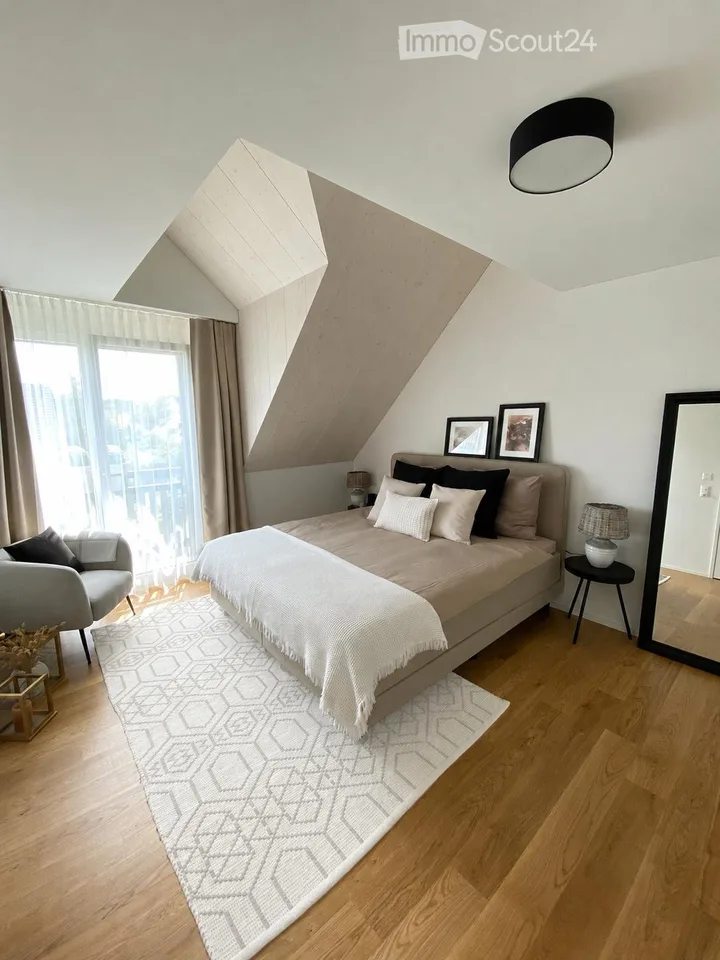 Furnished 2.5-room attic apartment with cooling – 5 minutes to The Valley