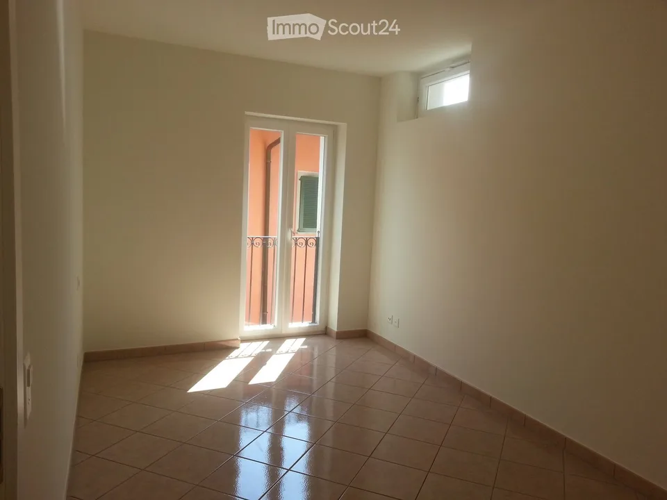 Sonnige 2.5-Zimmer-Wohnung mit Balkon in Melide, nahe am See – Foto 3 von 8