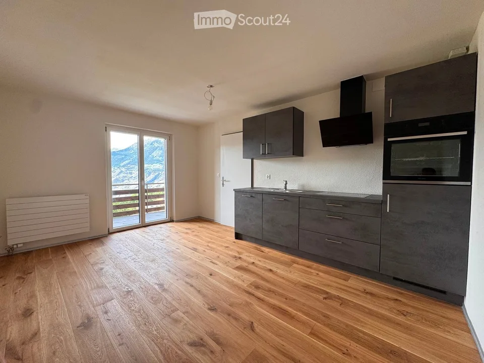 Charmant appartement de 2,5 pièces avec balcon et vue sur les montagnes à Bürchen – photo 3 sur 8