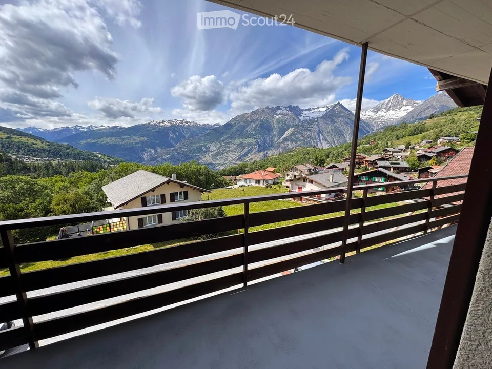 Charmant appartement de 2,5 pièces avec balcon et vue sur les montagnes à Bürchen – photo 2 sur 8