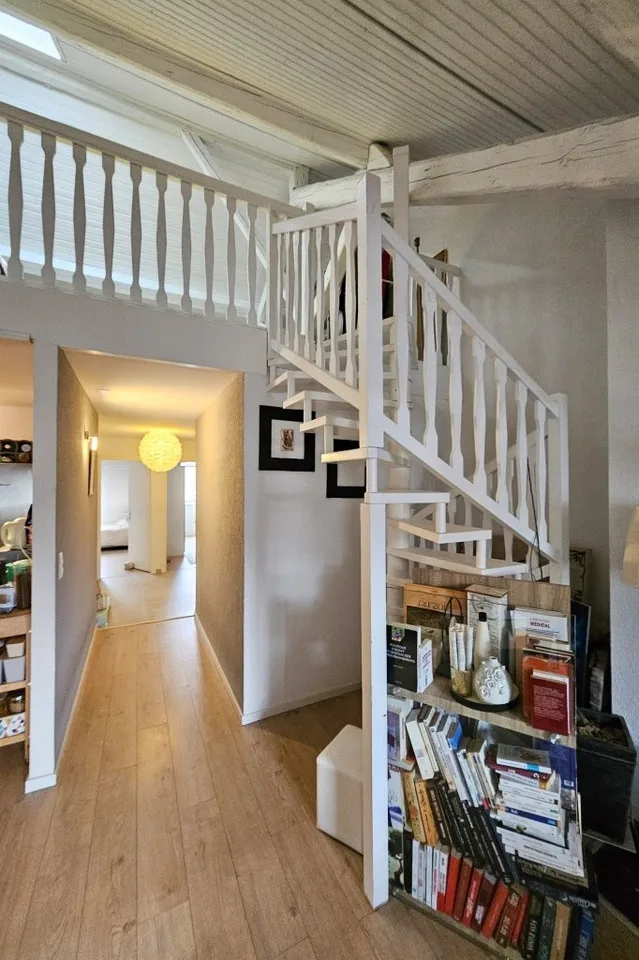 Viel Charme für diese 4,5-Zimmer-Wohnung in Cossonay-Ville – Foto 3 von 17